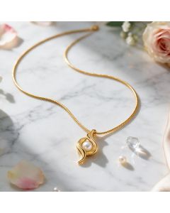 Oceana Conch Muse Gold Pendant Chain